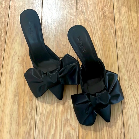 Brand new House of CB Bow Mules - Picture 1 of 4